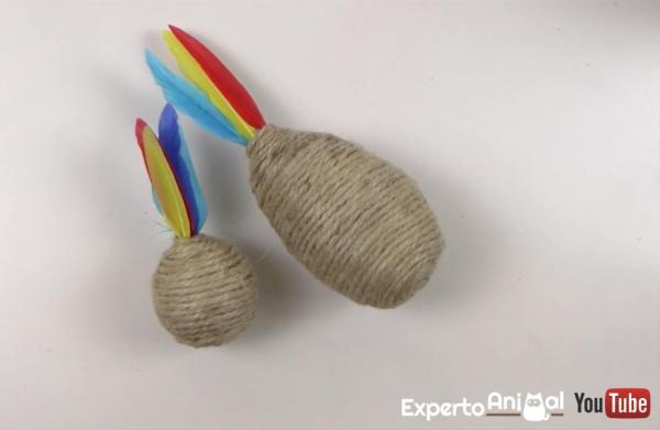 DIY Cat Toys - 5. Игрушечный мяч для кошек своими руками