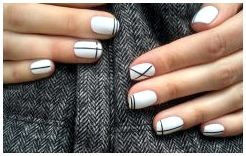 белый дизайн на коротких ногтях