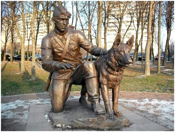 «Военный инструктор с собакой» , Москва